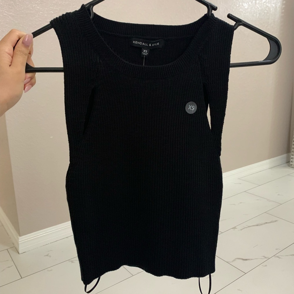 KENDALL + KYLIE BLACK TANK
